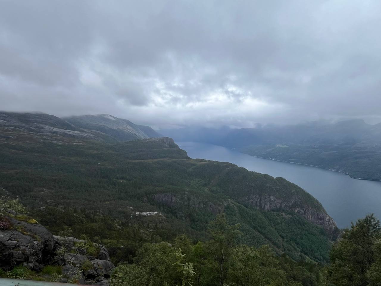 Вид на Люсефіорд під час підйому Flørli 4444